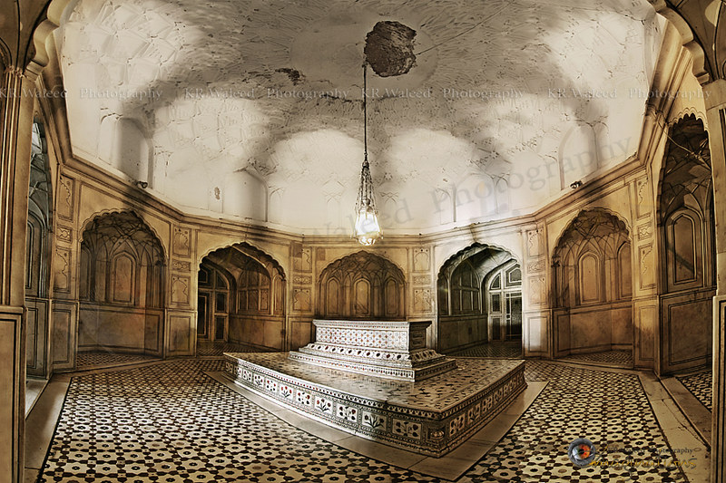 Tomb of Jahangir Image 4